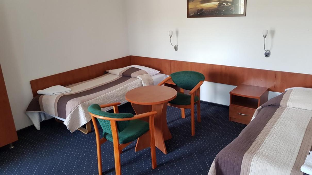 לודז' Hotel Alicja מראה חיצוני תמונה