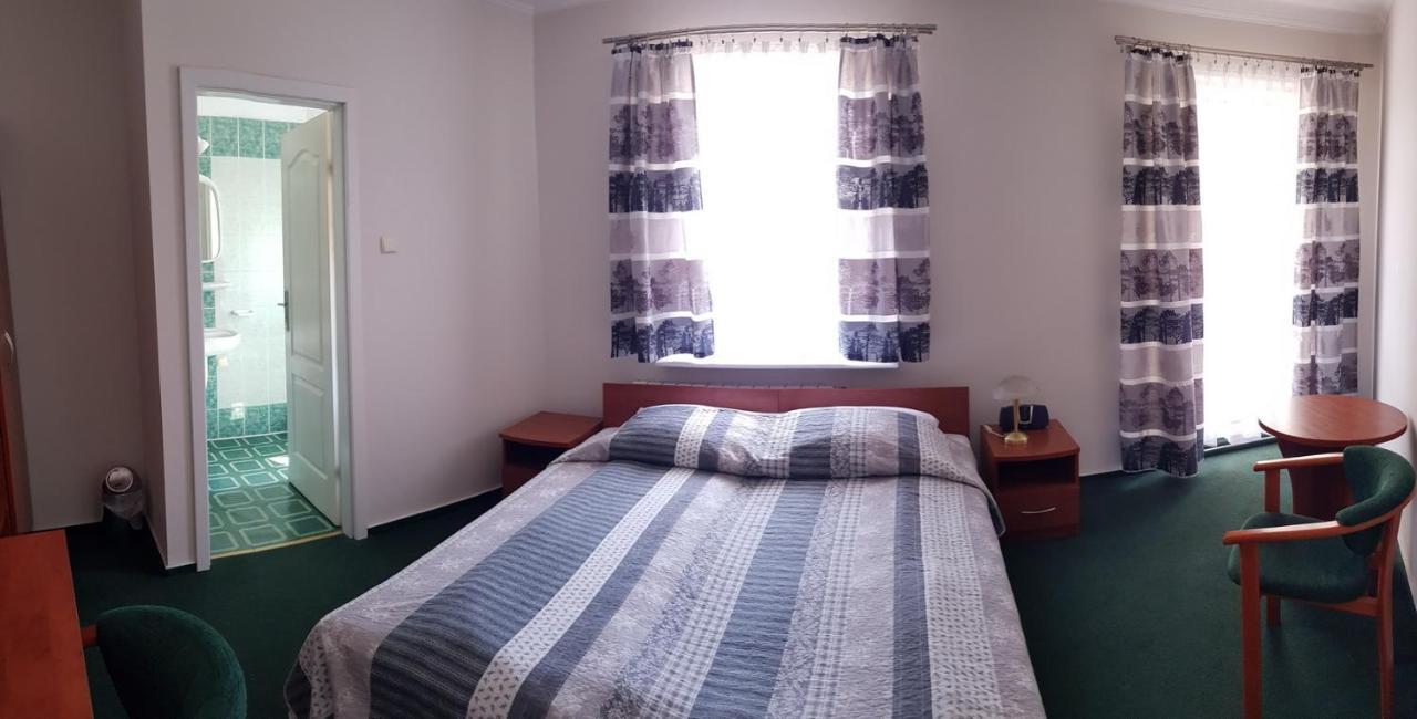 לודז' Hotel Alicja מראה חיצוני תמונה
